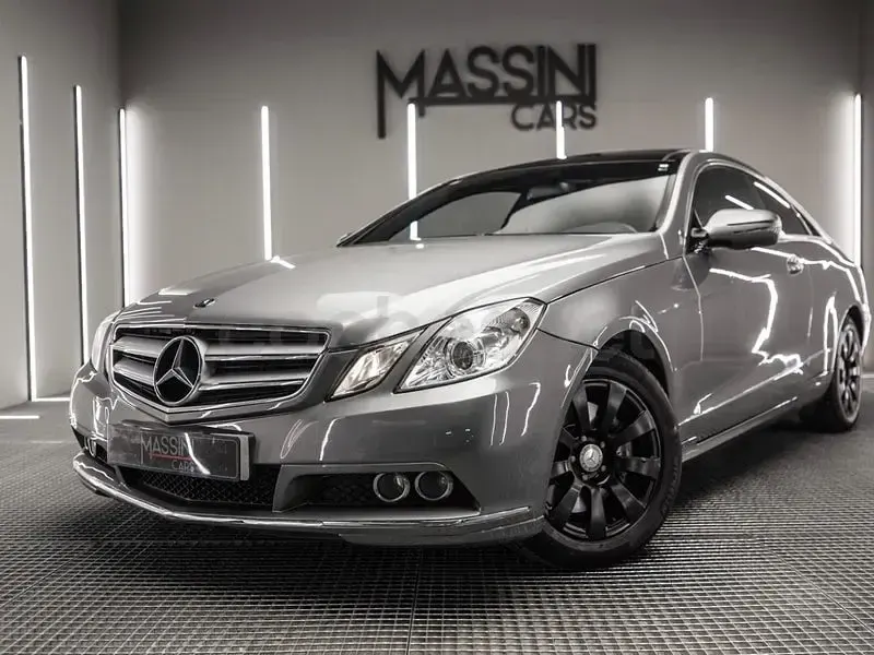 Usado Mercedes E250 204 CV (150 kW) 2010 Gris / plata Coupe