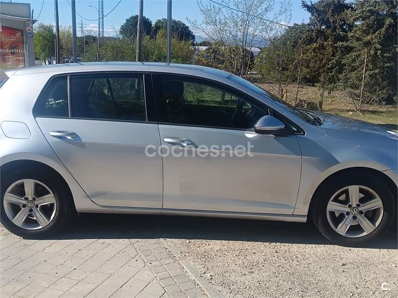 Usado VW Golf VII 105 CV (77 kW) 2013 Gris / plata Berlina