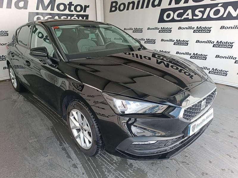 Usado Seat Leon Style 116 CV (85 kW) 2021 Negro Berlina