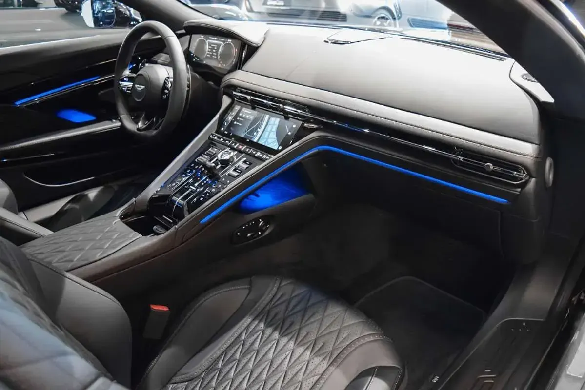 Nuevo Aston Martin DB12 680 CV (500 kW) 2026 Gris Coupe