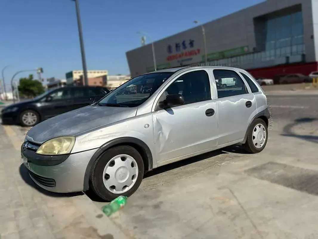 Usado Opel Corsa 65 CV (47 kW) 2003 Gris Utilitario