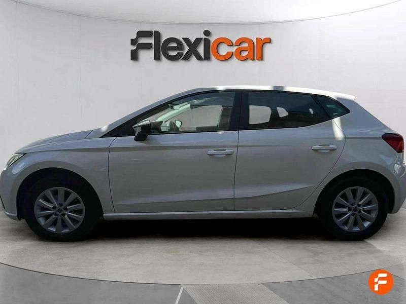 Usado Seat Ibiza Style Plus 110 CV (80 kW) 2022 Blanco Berlina