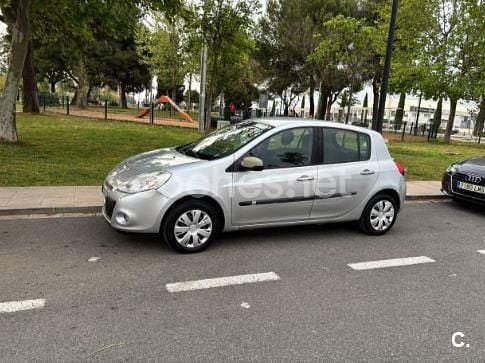 Usado Renault Clio II Authentique 75 CV (55 kW) 2010 Gris / plata Berlina