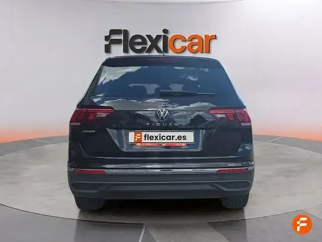 Usado VW Tiguan Life 150 CV (110 kW) 2022 Negro SUV