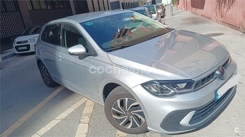 Usado VW Polo Life 110 CV (80 kW) 2022 Gris / plata Utilitario
