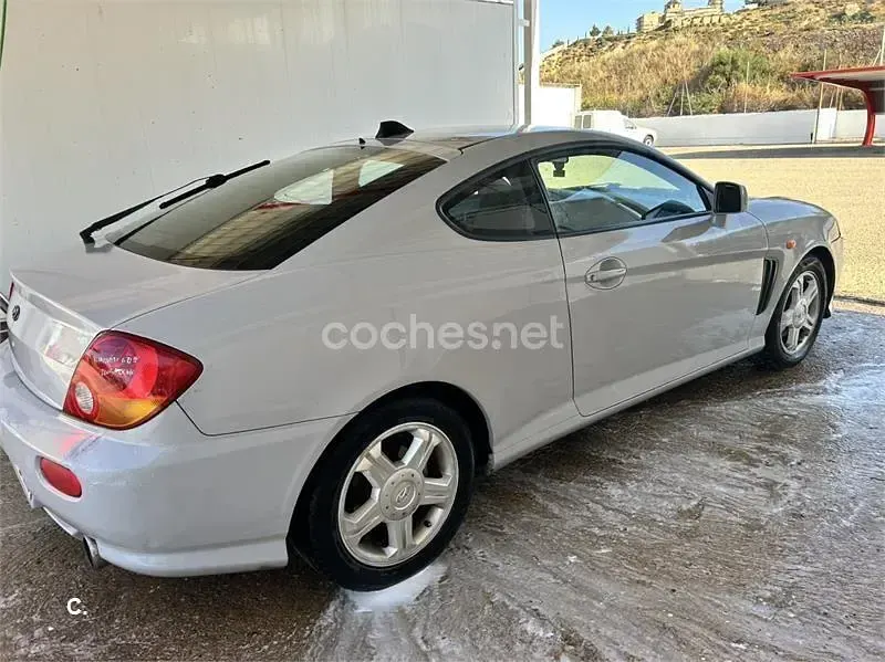 Usado Hyundai Coupé 105 CV (77 kW) 2005 Gris / plata Coupe
