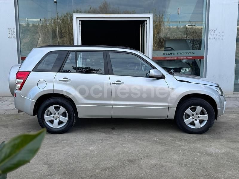 Gris / plata Usado 2007 Suzuki Grand Vitara SUV | 12.499 € (Un poco caro) - Imagen 1/4
