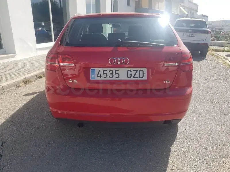 Usado Audi A3 Ambition 105 CV (77 kW) 2010 Rojo Utilitario