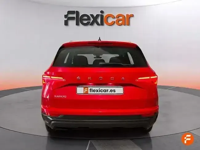 Usado Skoda Karoq Style 150 CV (110 kW) 2022 Rojo SUV