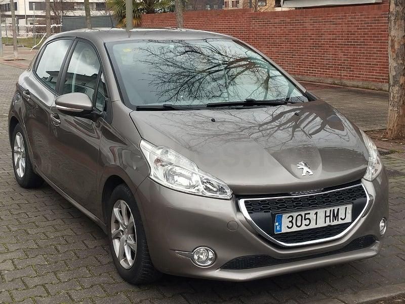 Usado Peugeot 208 Access 82 CV (60 kW) 2012 Beige Utilitario
