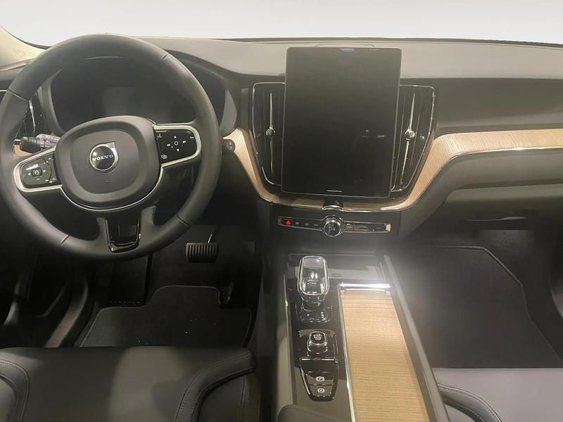Nuevo Volvo XC60 Plus 250 CV (183 kW) 2025 Granate SUV
