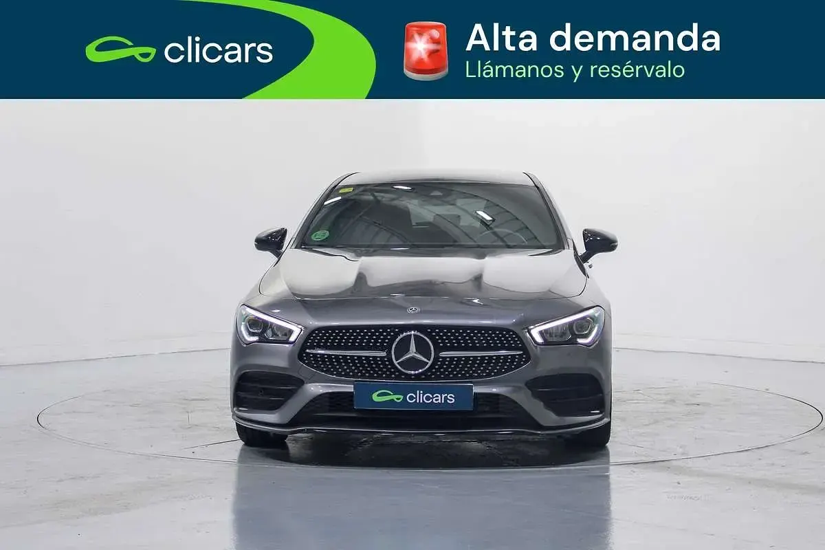 Usado Mercedes CLA200 Shooting Brake 163 CV (119 kW) 2019 Gris Familiar