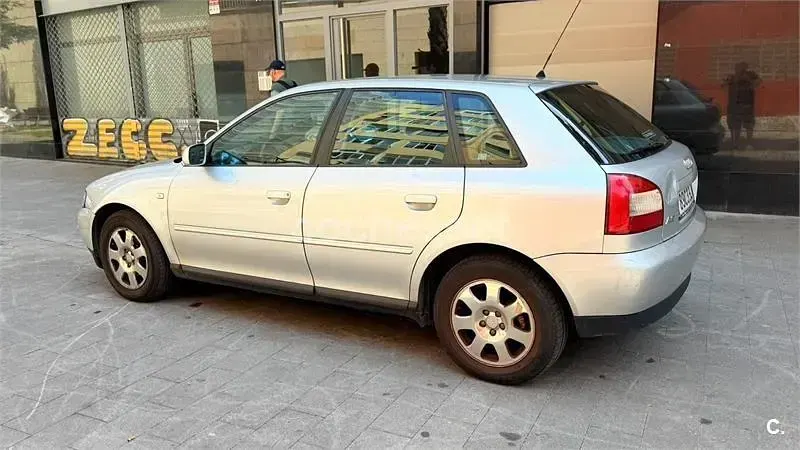Usado Audi A3 Ambiente 102 CV (75 kW) 2002 Gris / plata Utilitario