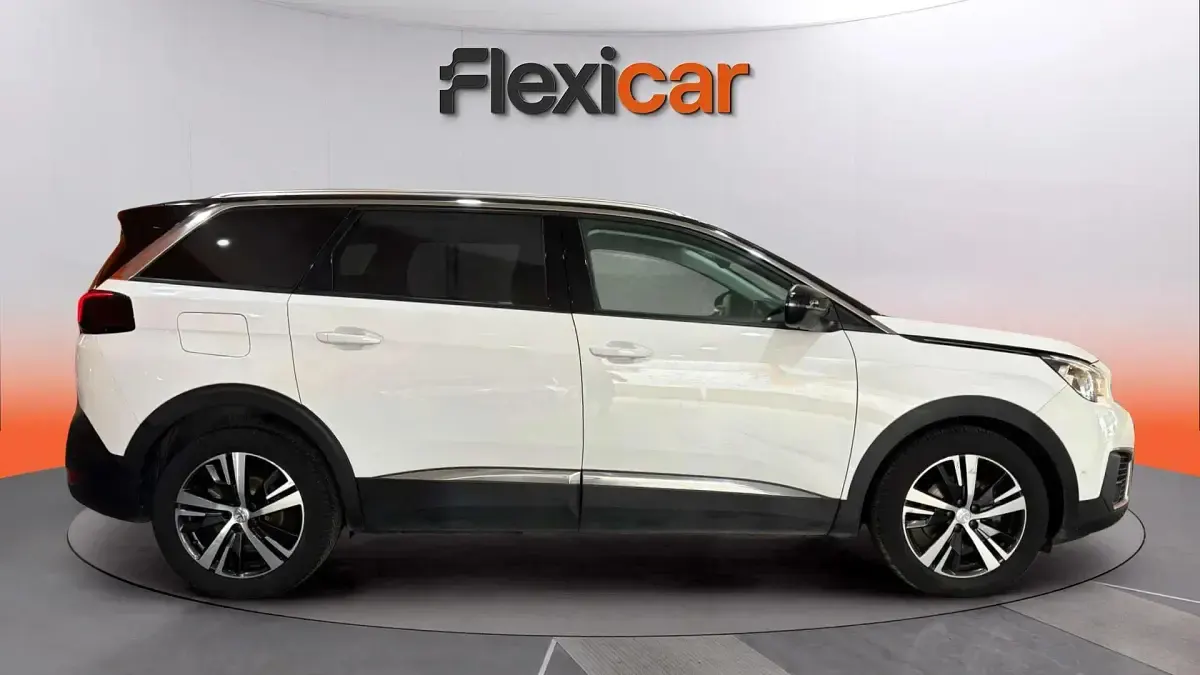 Usado Peugeot 5008 Allure 131 CV (96 kW) 2019 Blanco SUV