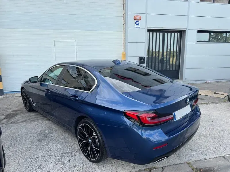 Usado BMW 520 Comfort Edition 190 CV (139 kW) 2023 Azul Berlina