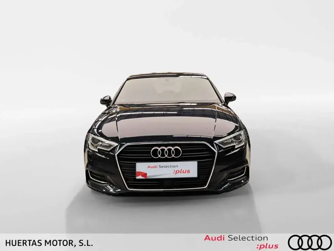 Usado Audi A3 Attraction 150 CV (110 kW) 2019 Azul Berlina