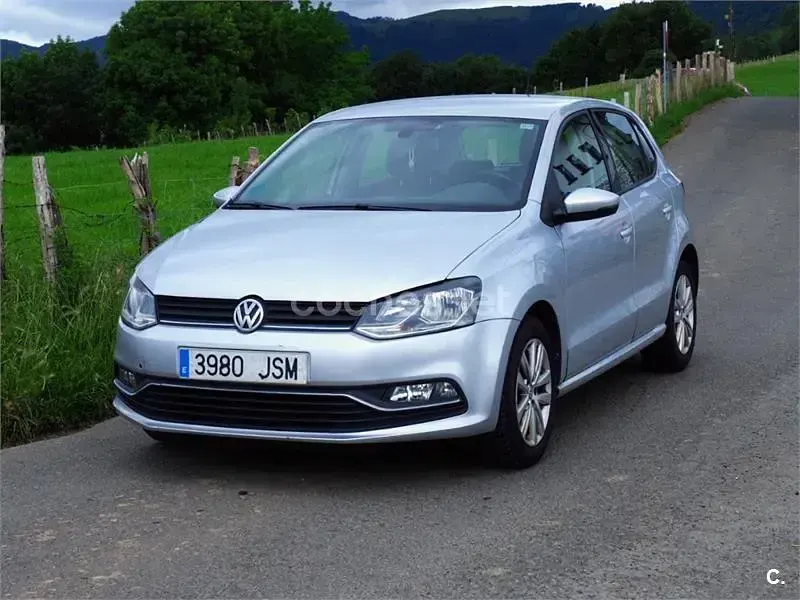 Usado VW Polo Advance 90 CV (66 kW) 2016 Gris / plata Berlina