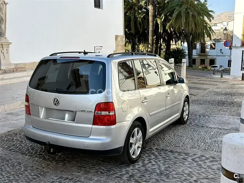 Usado VW Touran Highline 140 CV (102 kW) 2007 Gris / plata Monovolumen