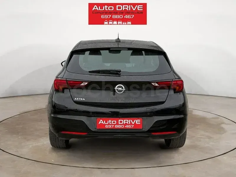 Usado Opel Astra Dynamic 105 CV (77 kW) 2017 Negro Berlina