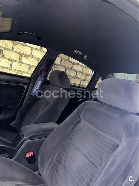 Usado VW Passat Comfortline 110 CV (80 kW) 1998 Azul Familiar