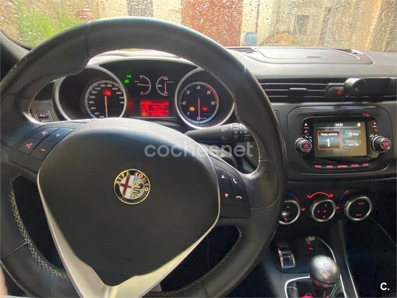 Usado Alfa Romeo Giulietta Distinctive 105 CV (77 kW) 2014 Blanco Utilitario