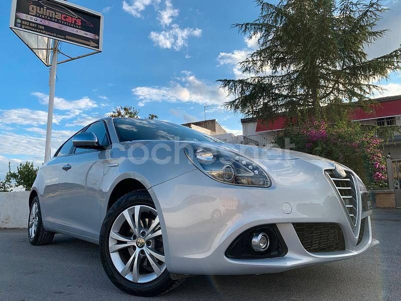 Gris / plata Usado 2014 Alfa Romeo Giulietta Distinctive Utilitario | 8900 € (Precio justo) - Imagen 1/4