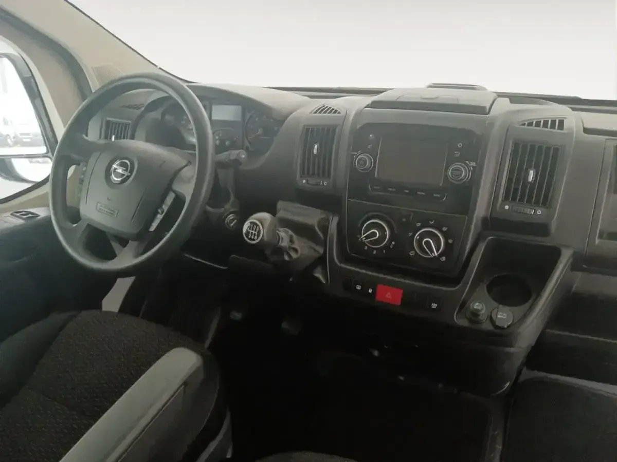 Usado Opel Movano 140 CV (102 kW) 2024 Blanco Berlina