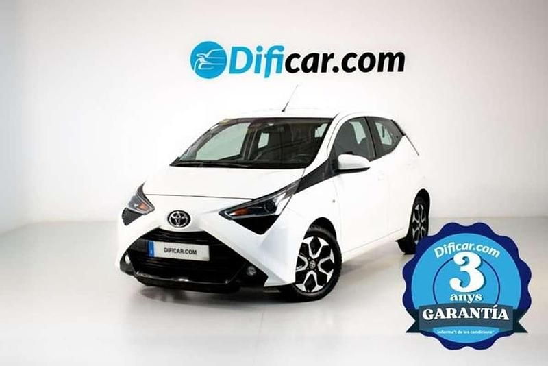 Blanco Usado 2021 Toyota Aygo X-play Utilitario | 12.490 € (Precio justo) - Imagen 1/4