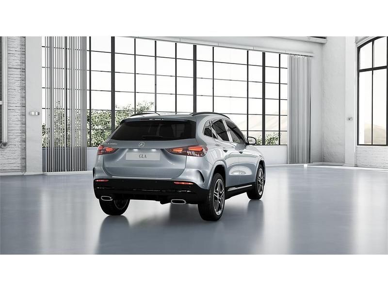 Usado Mercedes GLA200 150 CV (110 kW) 2025 Plata hightech SUV