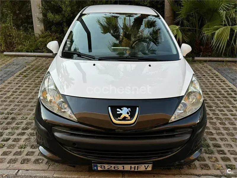Usado Peugeot 207 70 CV (51 kW) 2011 Blanco Berlina