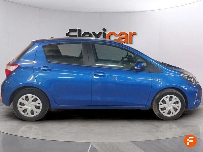 Usado Toyota Yaris Hybrid Active 100 CV (73 kW) 2019 Azul