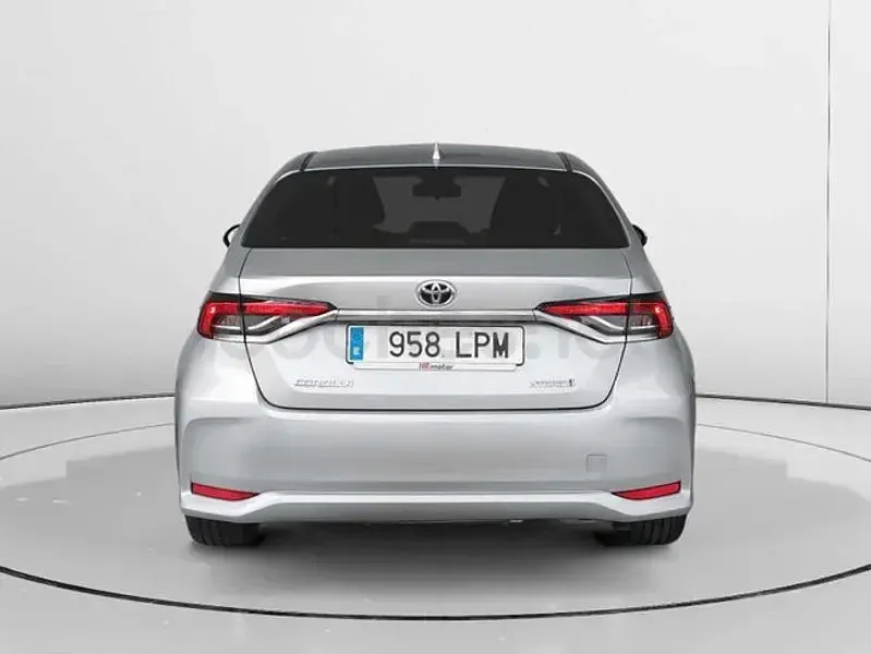 Usado Toyota Corolla Business Edition 122 CV (89 kW) 2021 Gris / plata Berlina