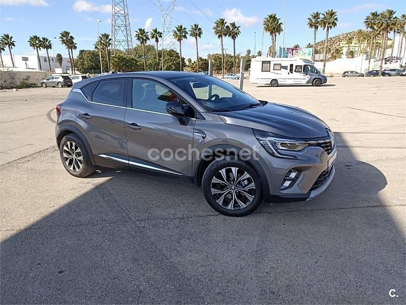 Usado Renault Captur Techno 145 CV (106 kW) 2023 Gris / plata SUV