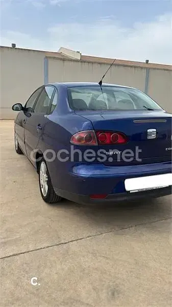 Usado Seat Cordoba Stella 100 CV (73 kW) 2003 Azul Berlina
