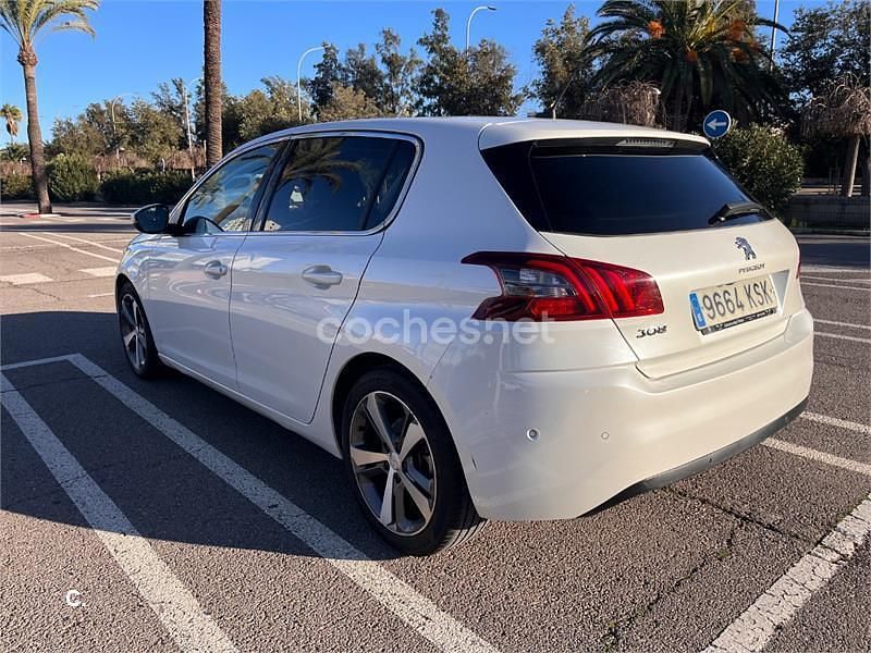 Usado Peugeot 308 130 CV (95 kW) 2019 Blanco Berlina