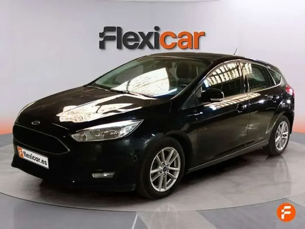 Usado Ford Focus Trend+ 125 CV (91 kW) 2017 Negro Berlina