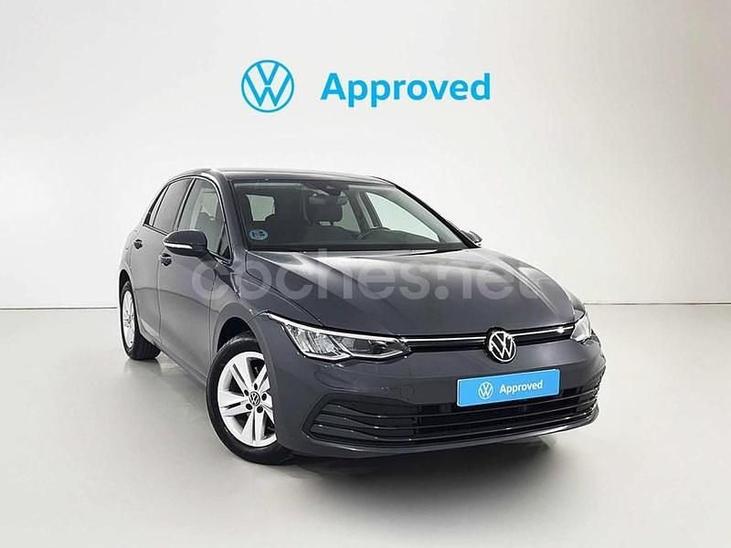 Gris / plata Usado 2023 VW Golf VIII Life Berlina | 25.800 € (Un poco caro) - Imagen 1/4