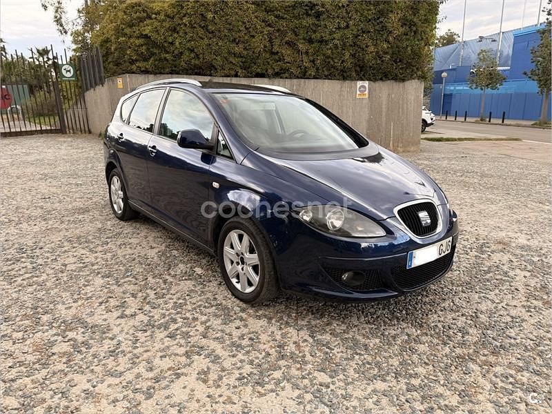 Usado Seat Altea XL 105 CV (77 kW) 2008 Azul Monovolumen
