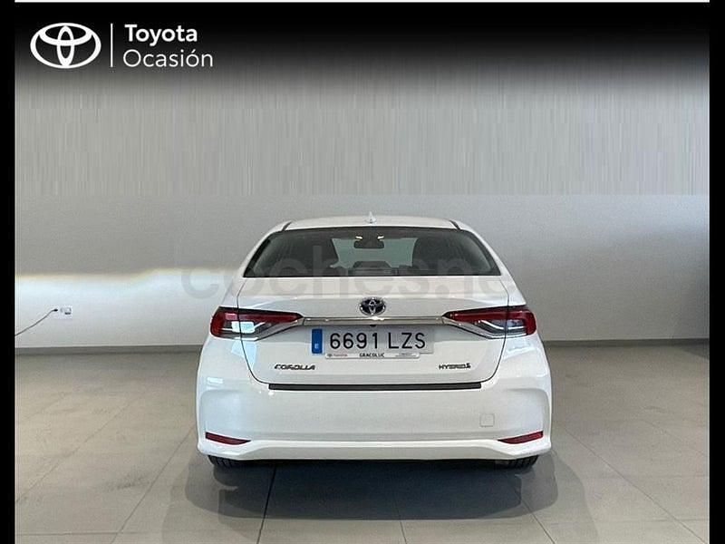 Usado Toyota Corolla Active 122 CV (89 kW) 2022 Blanco Berlina