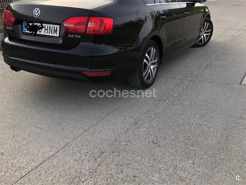Usado VW Jetta Advance 140 CV (102 kW) 2013 Negro Berlina
