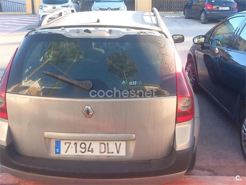Usado Renault Mégane GrandTour Dynamique 120 CV (88 kW) 2005 Gris / plata Familiar