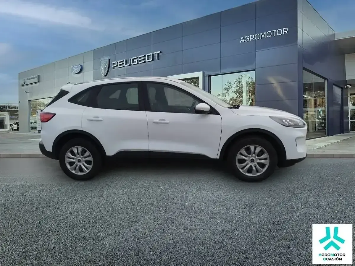 Usado Ford Kuga Trend 120 HP (88 kW) 2022 Branco SUV