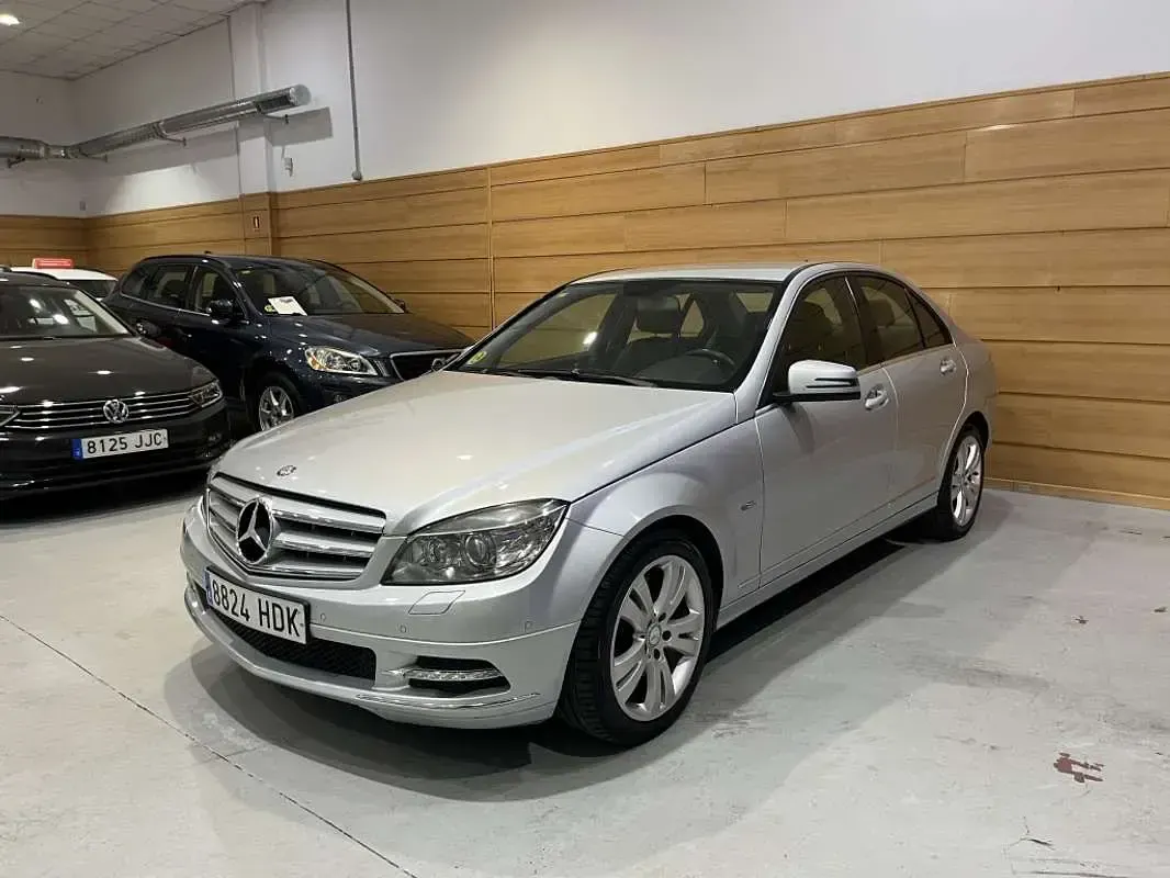 Usado Mercedes C350 Avantgarde 231 CV (169 kW) 2010 Gris / plata Berlina