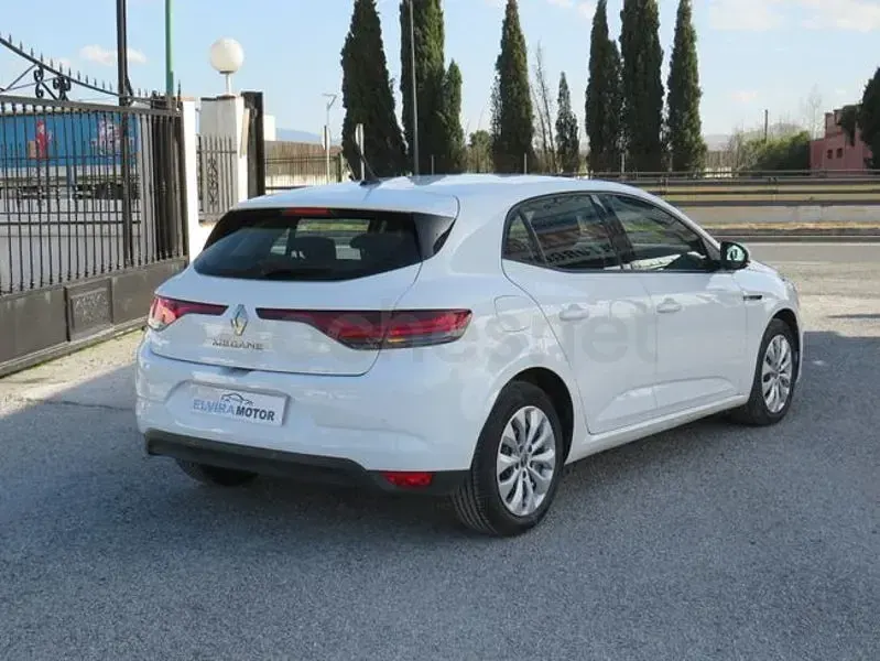 Usado Renault Mégane II Life 115 CV (84 kW) 2021 Blanco Berlina