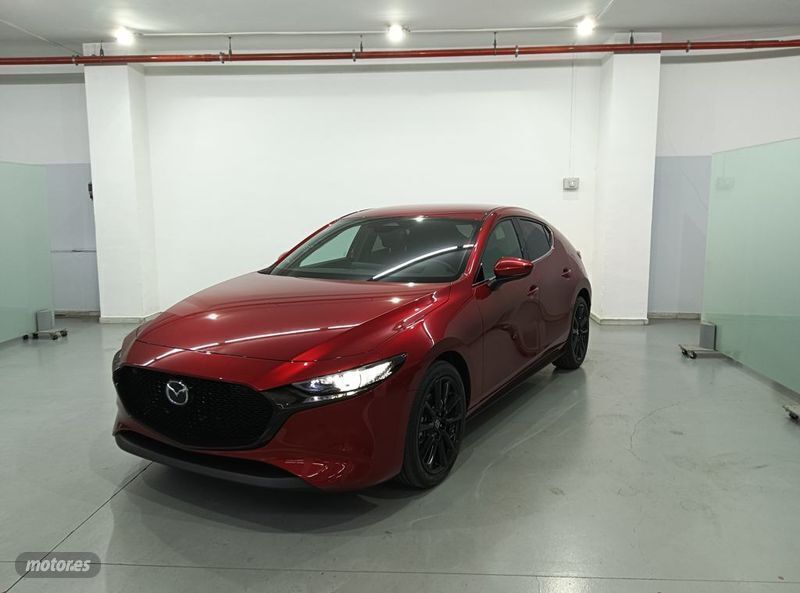 Rojo Nuevo 2025 Mazda 3 Exclusive-Line Berlina | 32.600 € (Precio justo) - Imagen 1/4