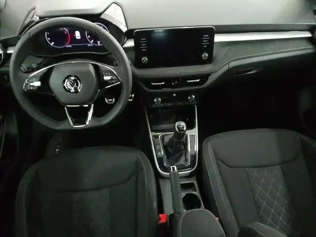 Usado Skoda Fabia Sport 95 CV (69 kW) 2022 Gris Utilitario