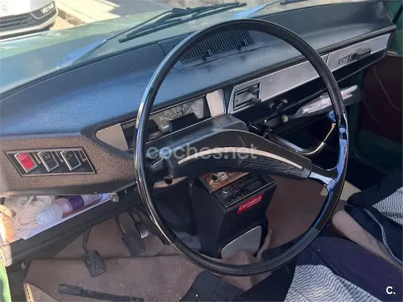 Usado Renault R6 45 CV (33 kW) 1982 Verde Utilitario