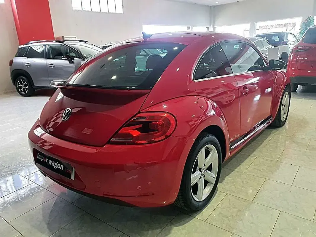 Usado VW Beetle Design 140 CV (102 kW) 2013 Rojo Utilitario