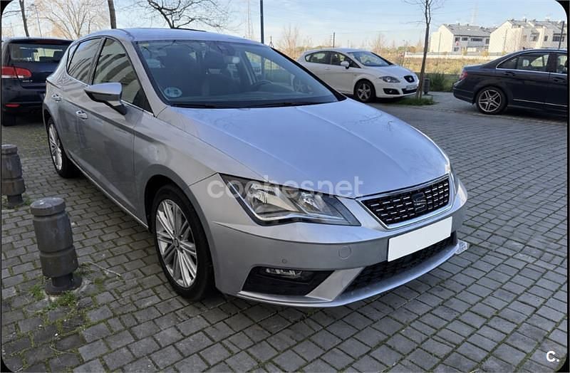 Usado Seat Leon XCELLENCE 150 CV (110 kW) 2020 Gris / plata Berlina