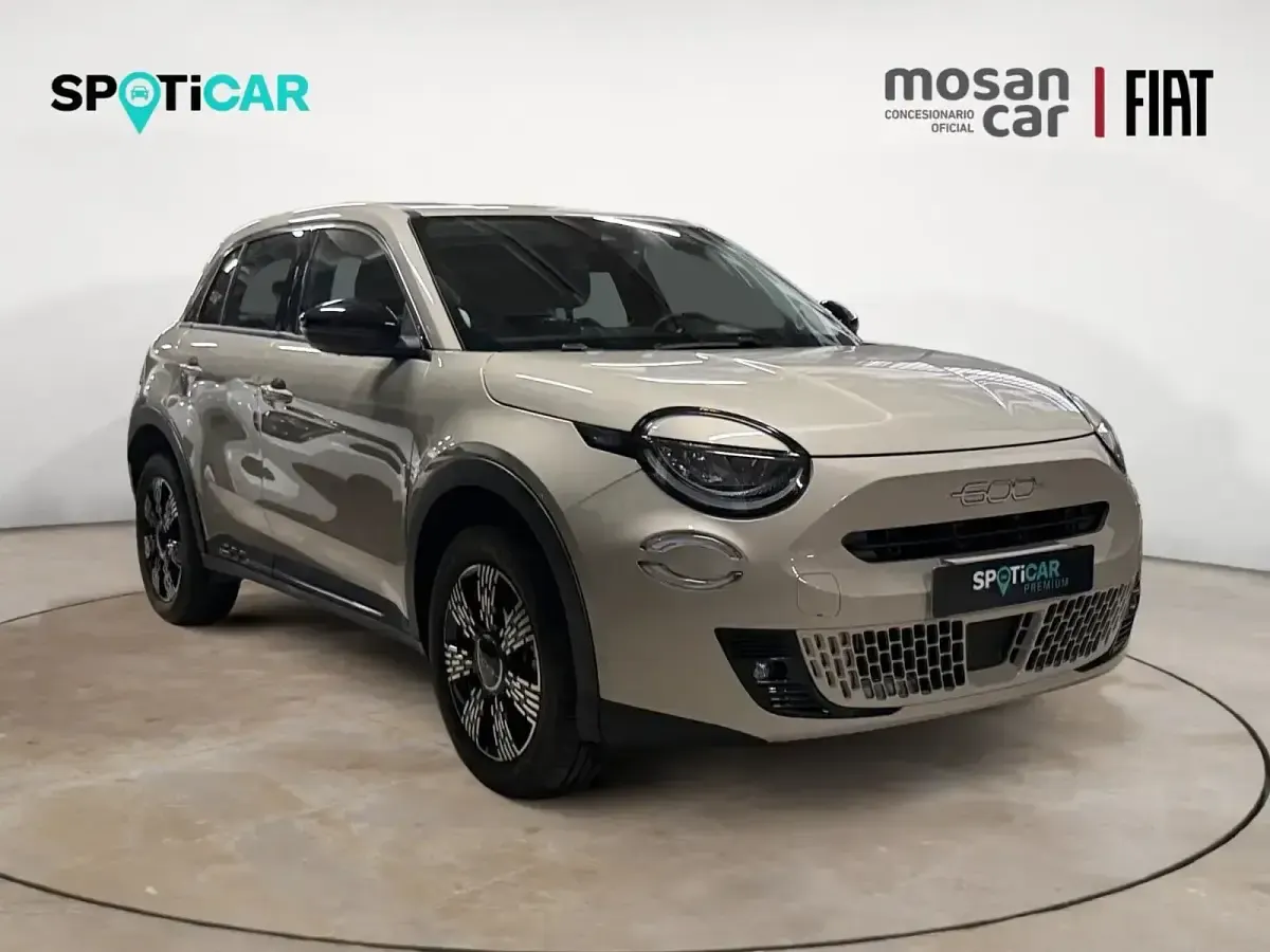 Usado Fiat 600 Mirror 100 CV (73 kW) 2025 Gris SUV